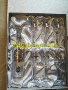 Pálinkás Készlet Címeres Ón Díszítéssel Pálinkás Készlet Címeres Ón Díszítéssel