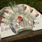 Címeres Pálinkás Készlet Kulacs Üvegpalack és 6 db Pálinkáspohár